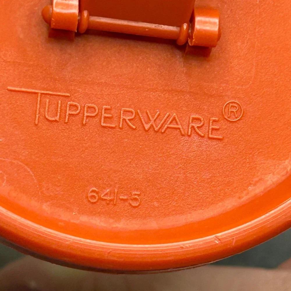 Vintage Tupperware Quick Shake 14oz 400ml Orange Flip Top Mixer 840-28 641-5